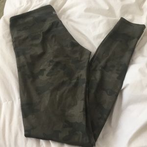 Lululemon Wunderunder Camo Leggings size 6